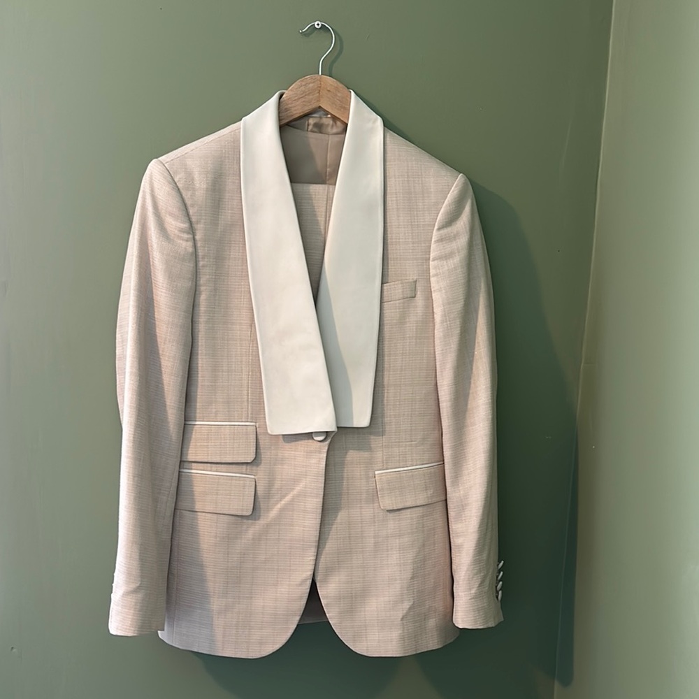 Elegant Cream Tuxedo | Suitsupply Style | White Shawl Lapel | Light | 38R Fit